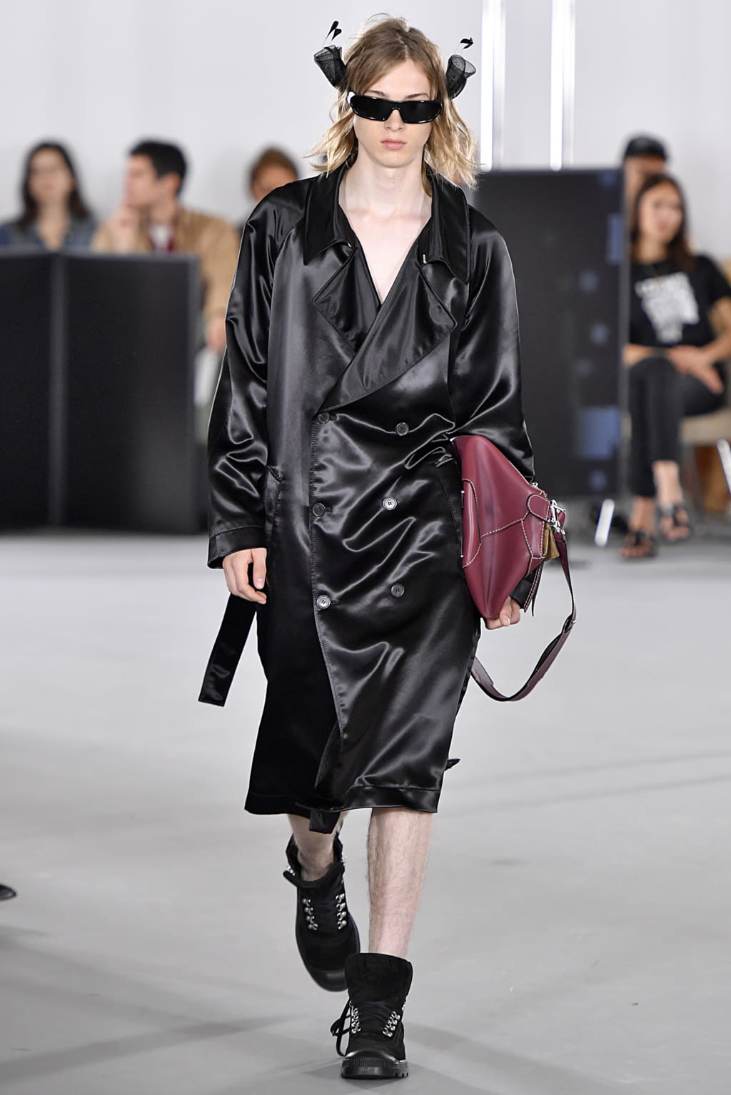 Fashion Week Paris Spring/Summer 2020 look 30 from the Loewe collection 男装