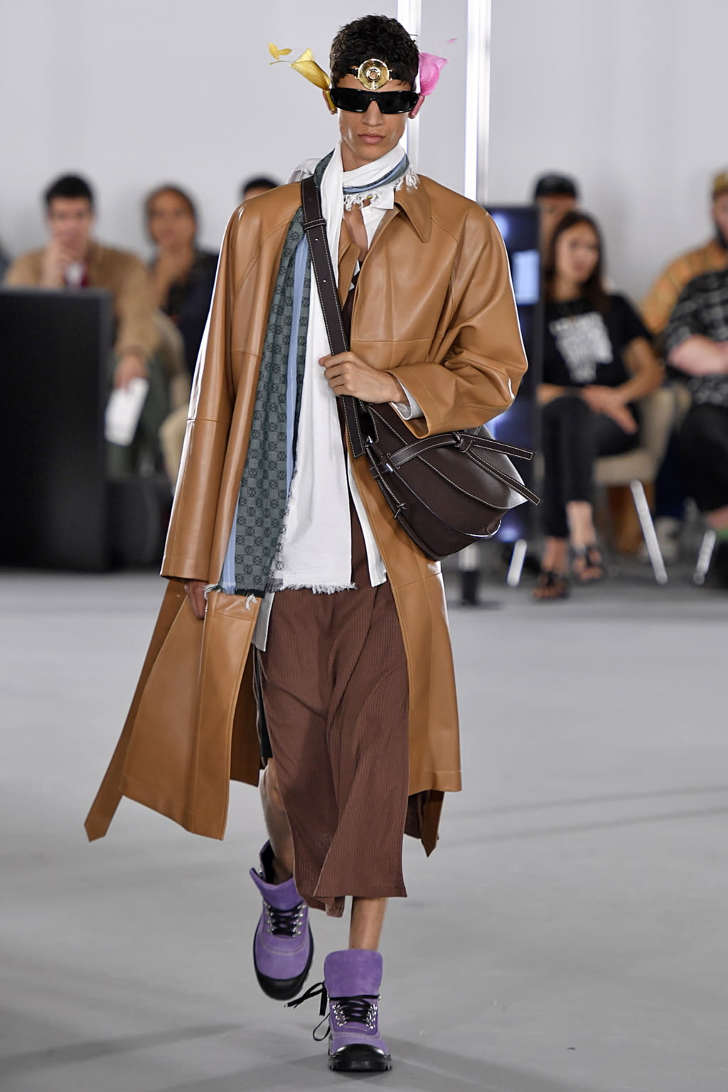 Fashion Week Paris Spring/Summer 2020 look 34 from the Loewe collection 男装