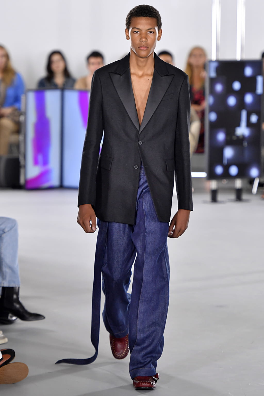 Fashion Week Paris Spring/Summer 2020 look 38 from the Loewe collection menswear