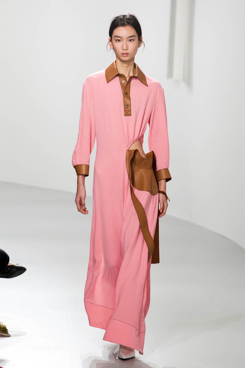 Fashion Week Paris Spring/Summer 2018 look 7 from the Loewe collection 女装