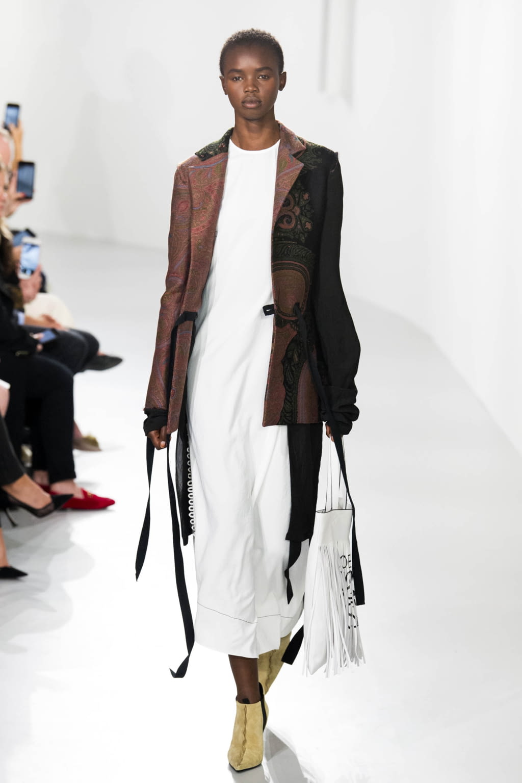 Fashion Week Paris Spring/Summer 2018 look 10 from the Loewe collection womenswear