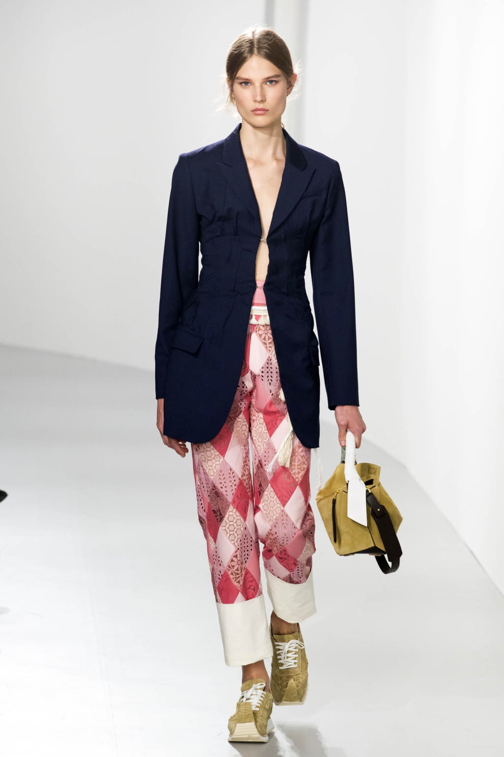 Fashion Week Paris Spring/Summer 2018 look 14 from the Loewe collection 女装