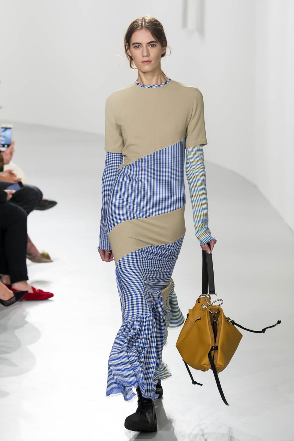 Fashion Week Paris Spring/Summer 2018 look 32 from the Loewe collection womenswear