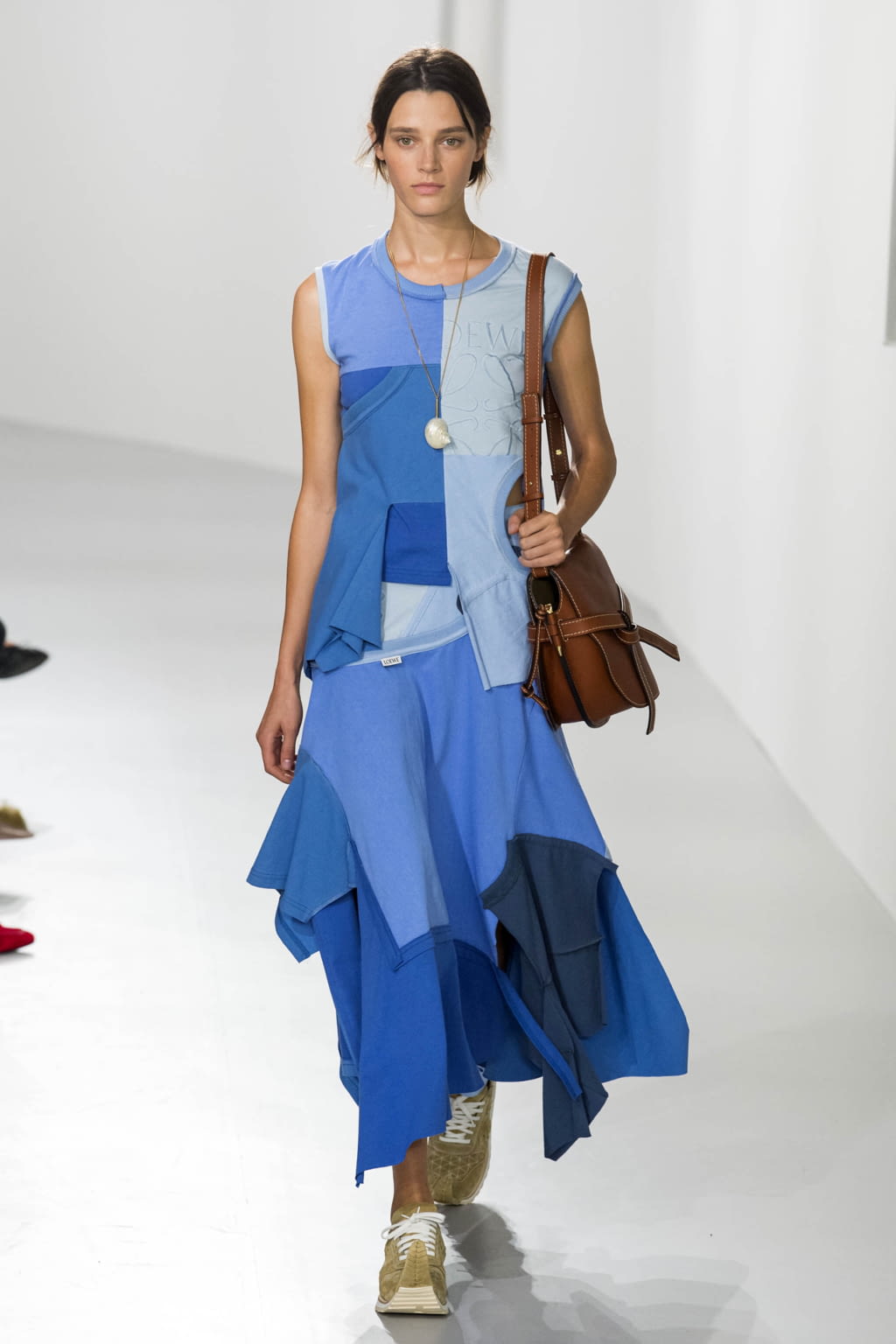 Fashion Week Paris Spring/Summer 2018 look 33 from the Loewe collection womenswear