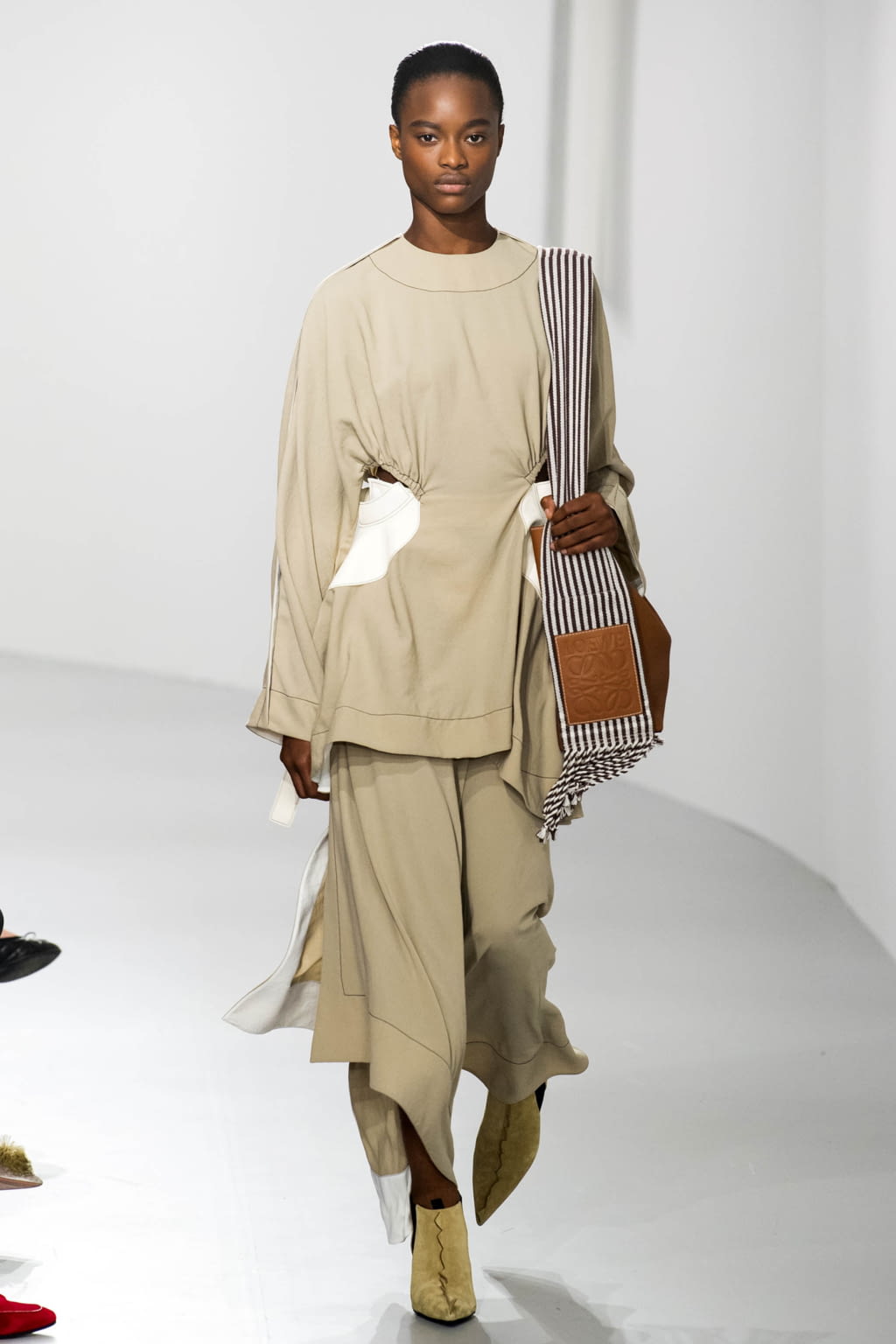 Fashion Week Paris Spring/Summer 2018 look 38 from the Loewe collection 女装
