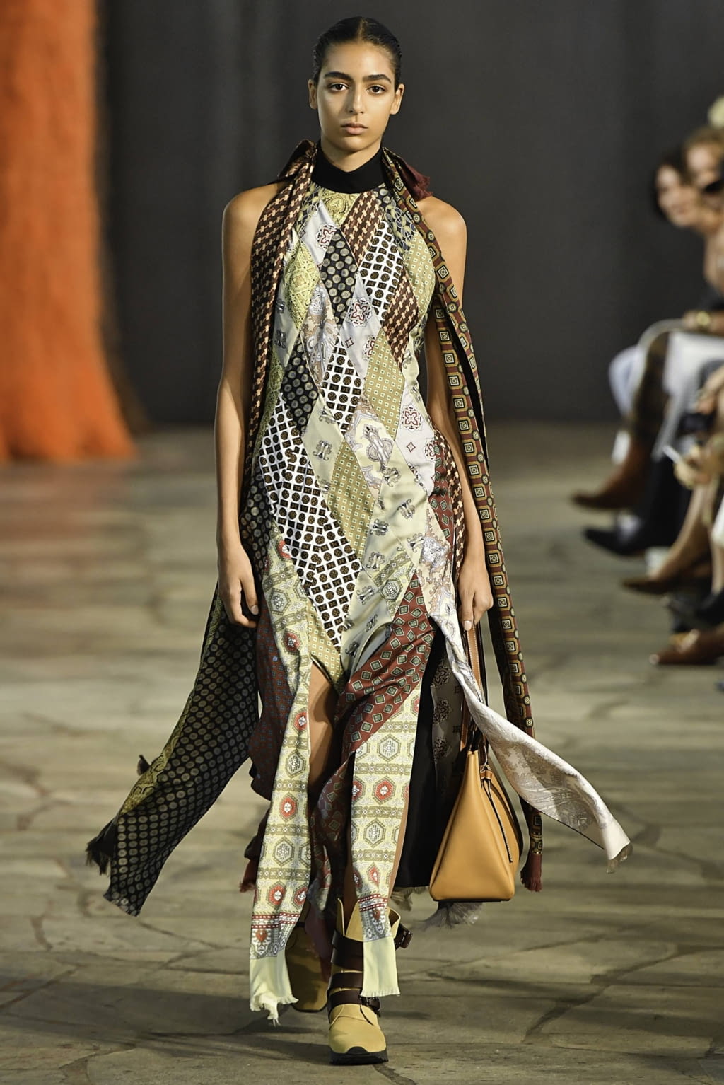 Fashion Week Paris Spring/Summer 2019 look 6 from the Loewe collection womenswear