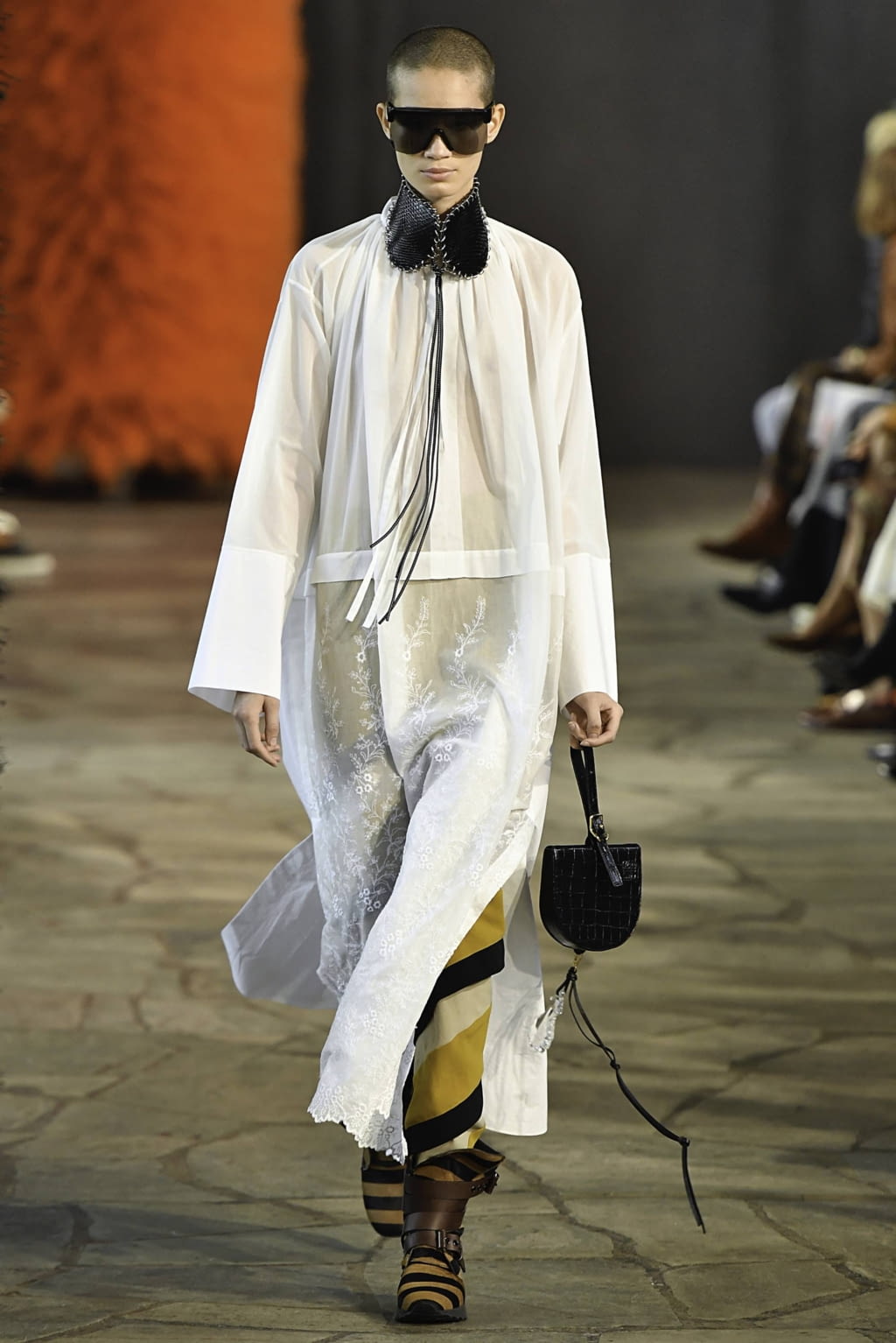 Fashion Week Paris Spring/Summer 2019 look 7 from the Loewe collection 女装
