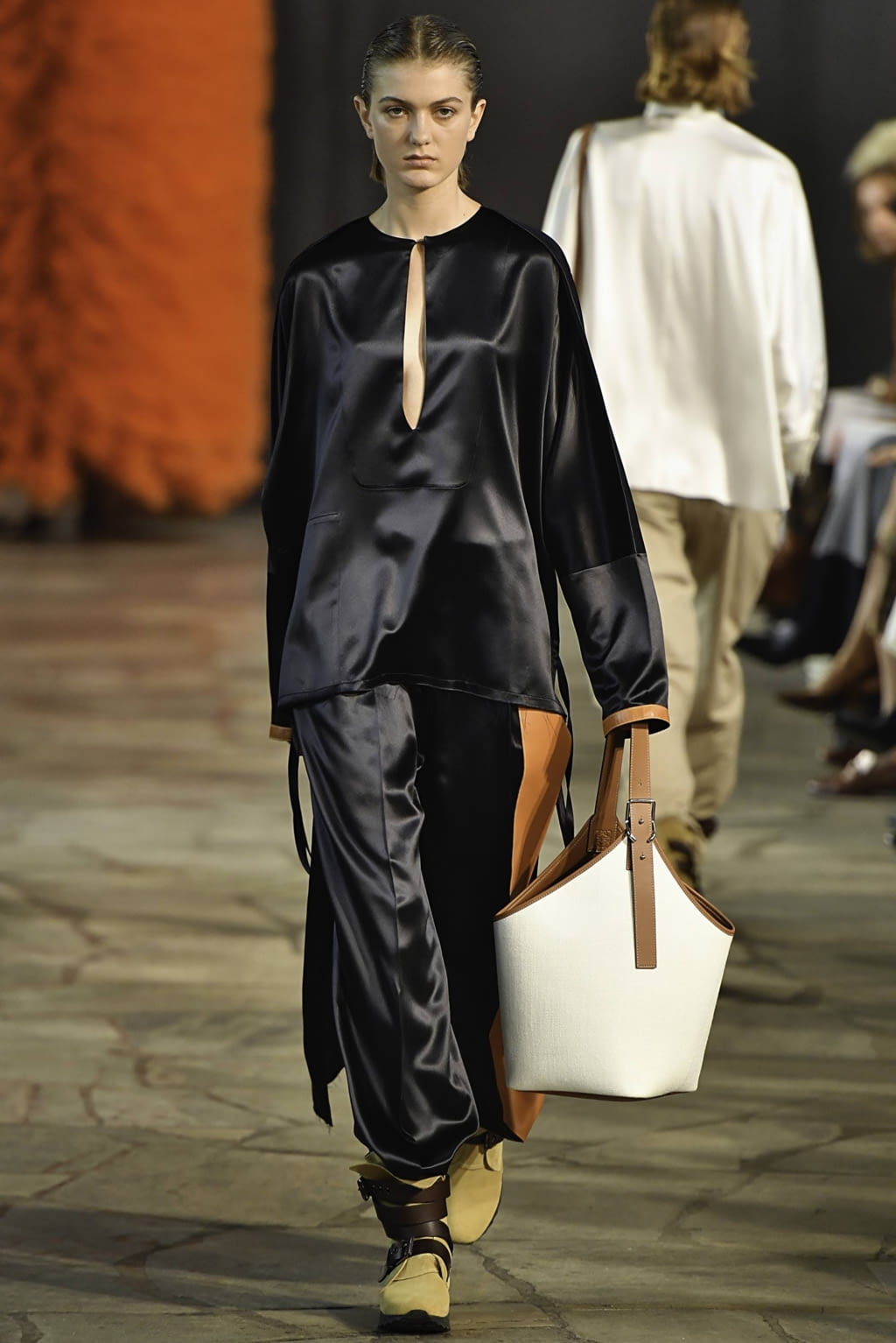 Fashion Week Paris Spring/Summer 2019 look 12 from the Loewe collection womenswear