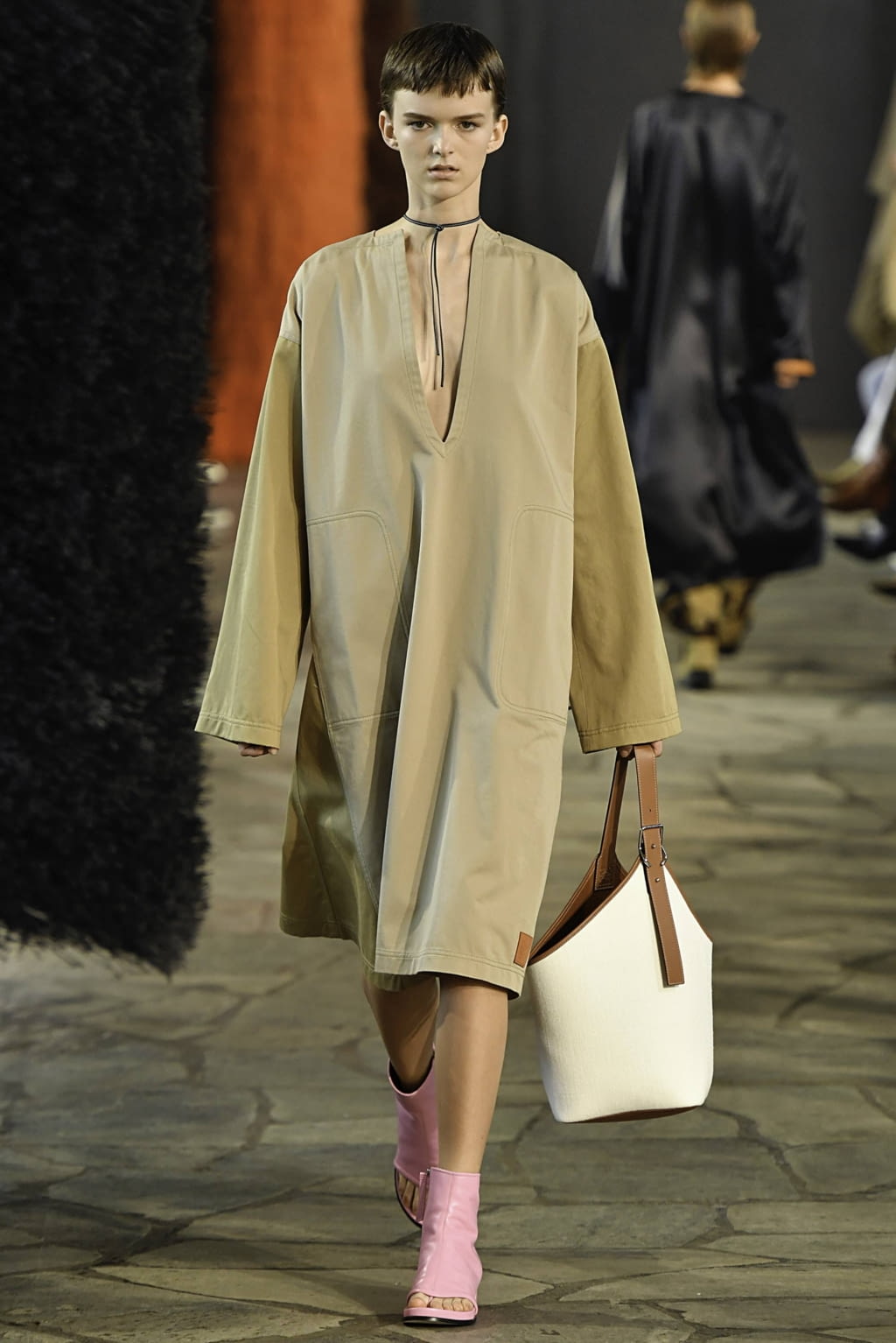 Fashion Week Paris Spring/Summer 2019 look 19 from the Loewe collection womenswear