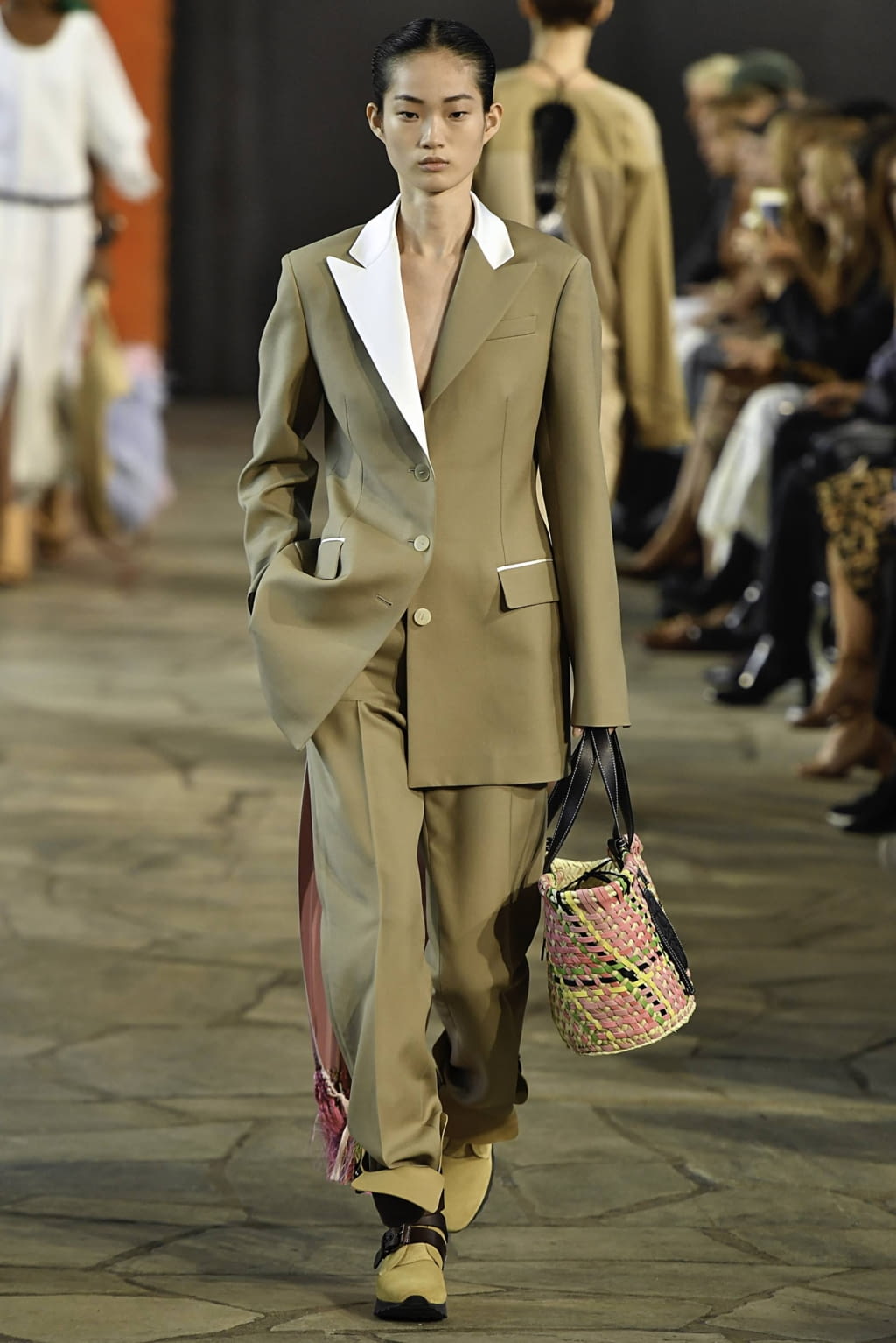 Fashion Week Paris Spring/Summer 2019 look 26 from the Loewe collection 女装