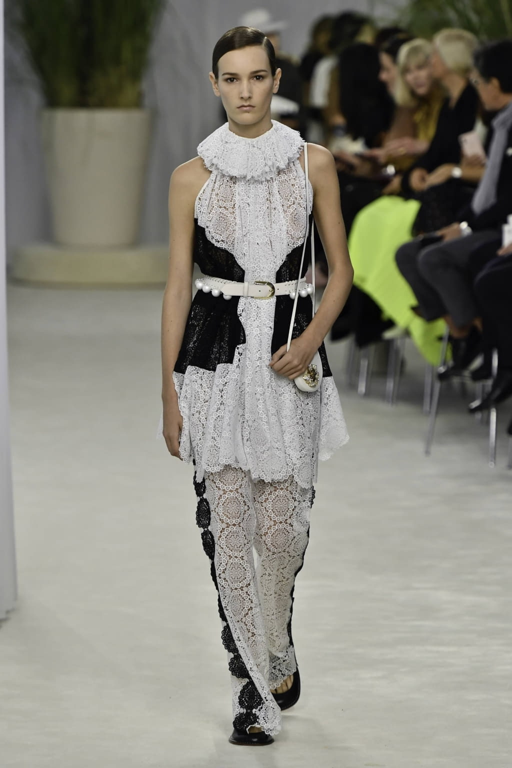 Fashion Week Paris Spring/Summer 2020 look 1 from the Loewe collection 女装