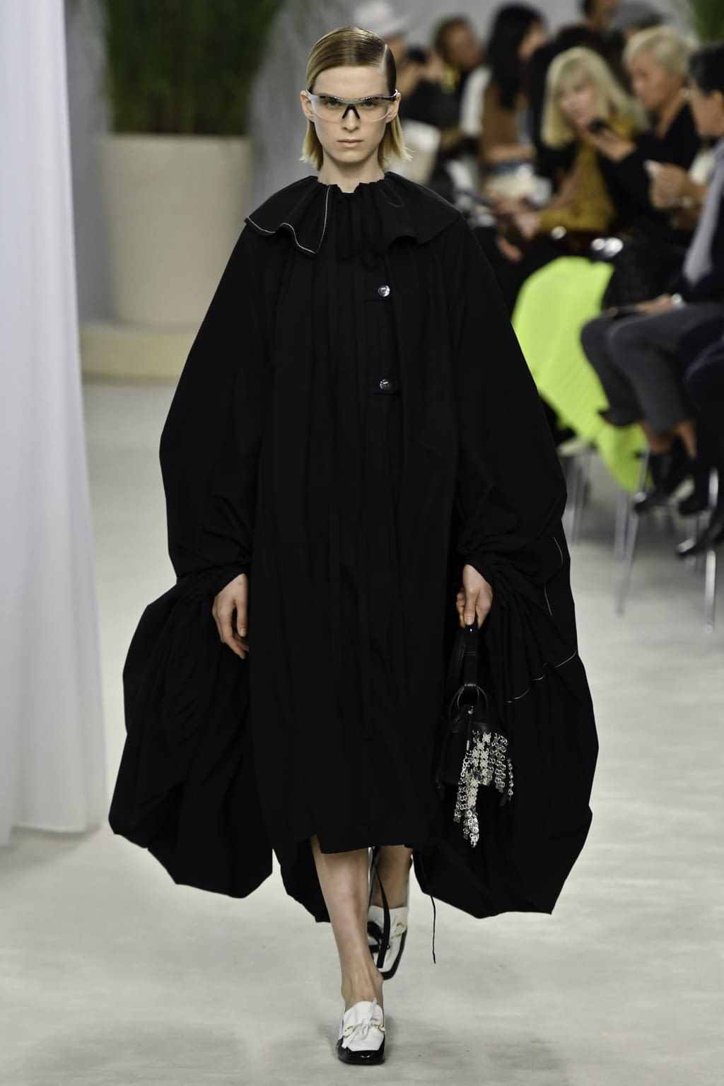 Fashion Week Paris Spring/Summer 2020 look 2 from the Loewe collection womenswear