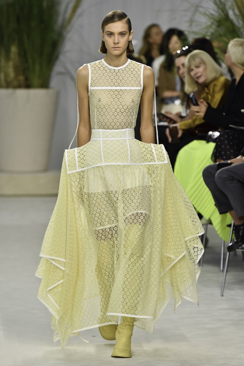 Fashion Week Paris Spring/Summer 2020 look 3 de la collection Loewe womenswear