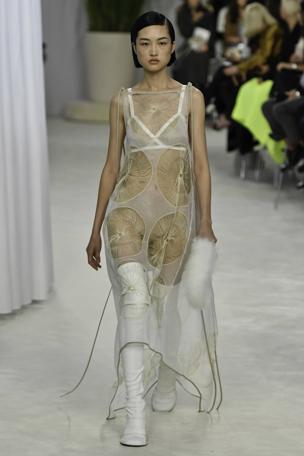 Fashion Week Paris Spring/Summer 2020 look 7 de la collection Loewe womenswear