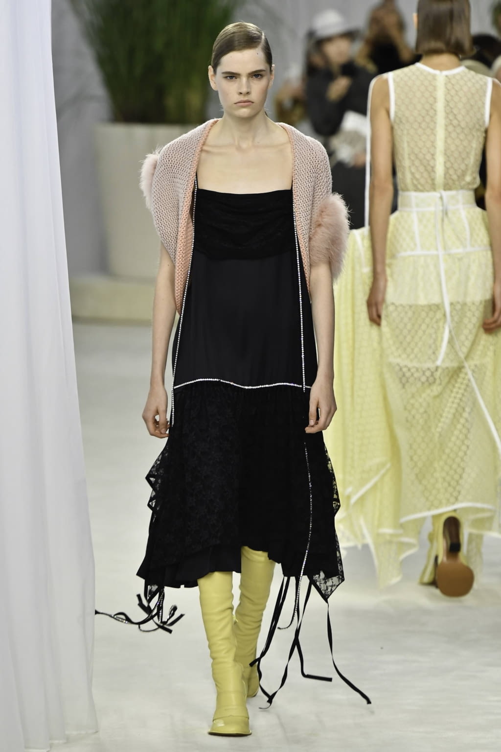Fashion Week Paris Spring/Summer 2020 look 9 from the Loewe collection womenswear