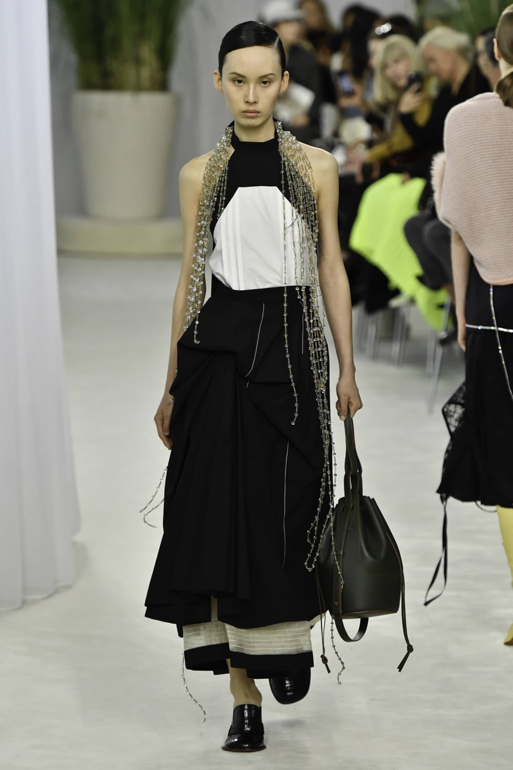Fashion Week Paris Spring/Summer 2020 look 16 from the Loewe collection womenswear