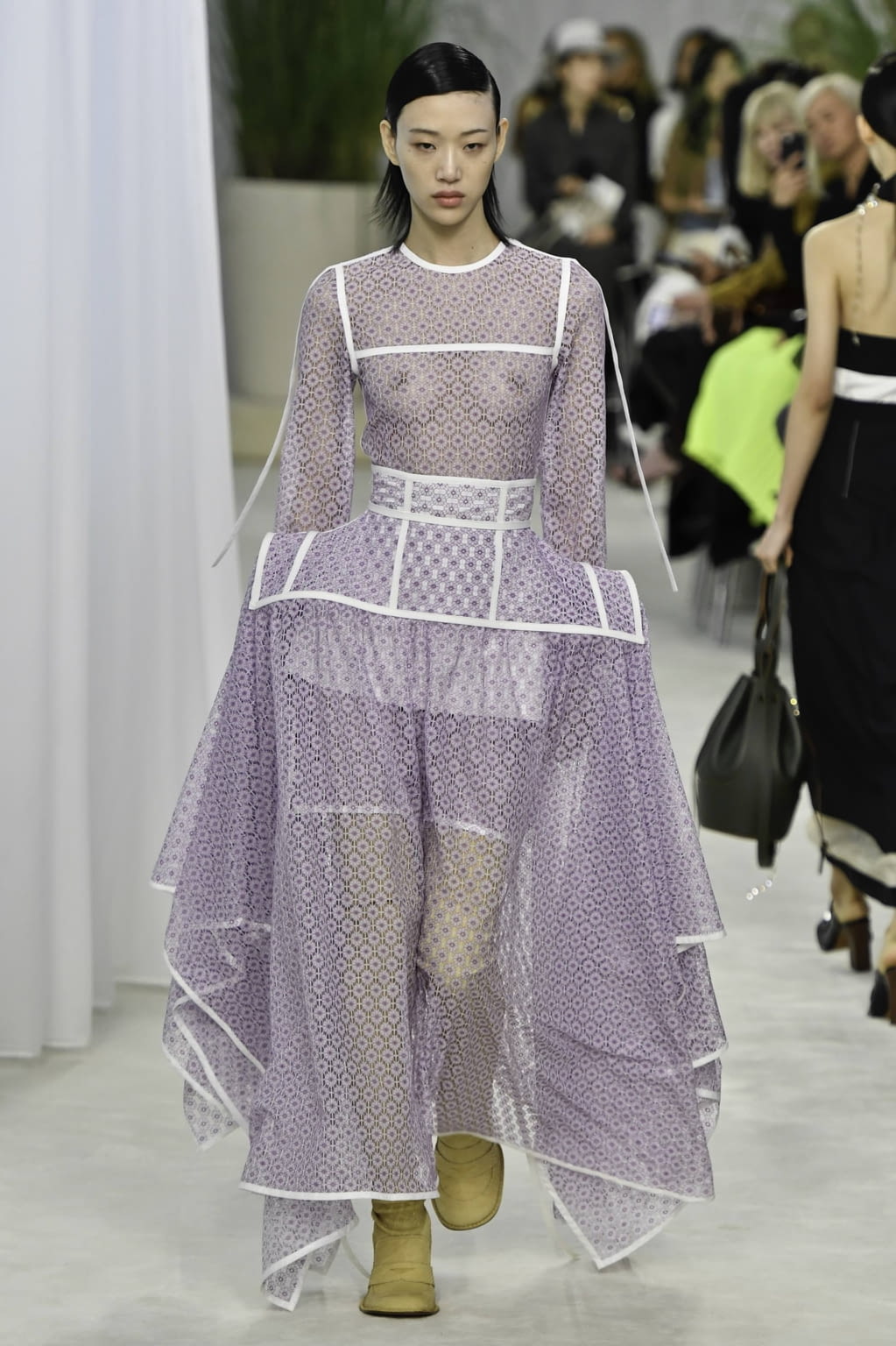 Fashion Week Paris Spring/Summer 2020 look 22 de la collection Loewe womenswear
