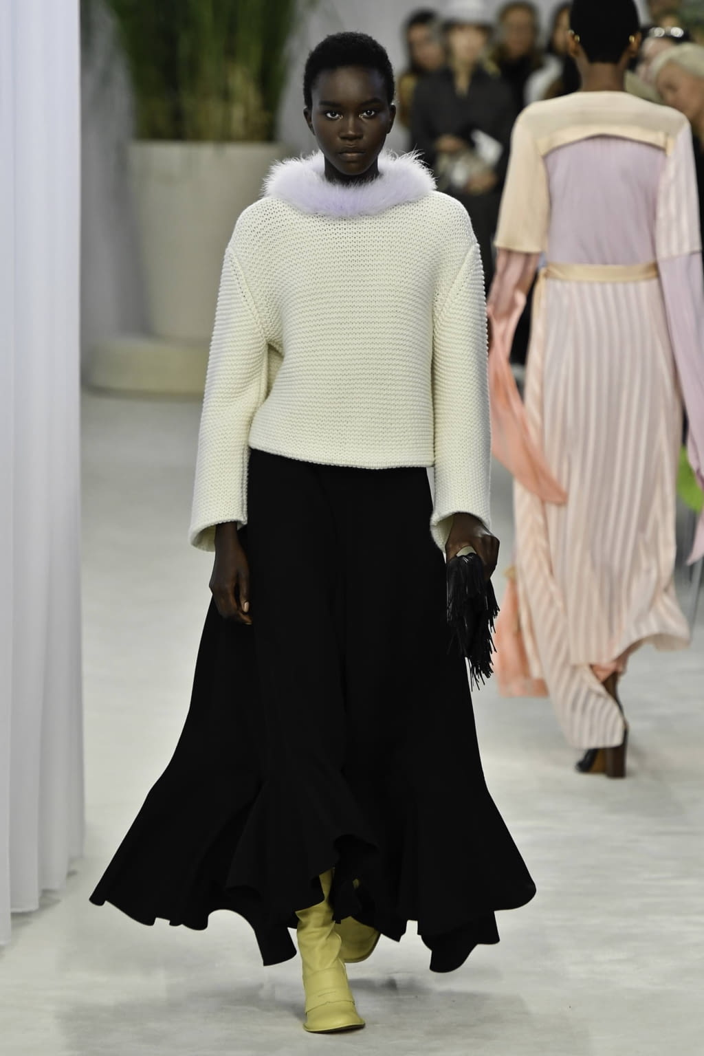Fashion Week Paris Spring/Summer 2020 look 24 from the Loewe collection 女装