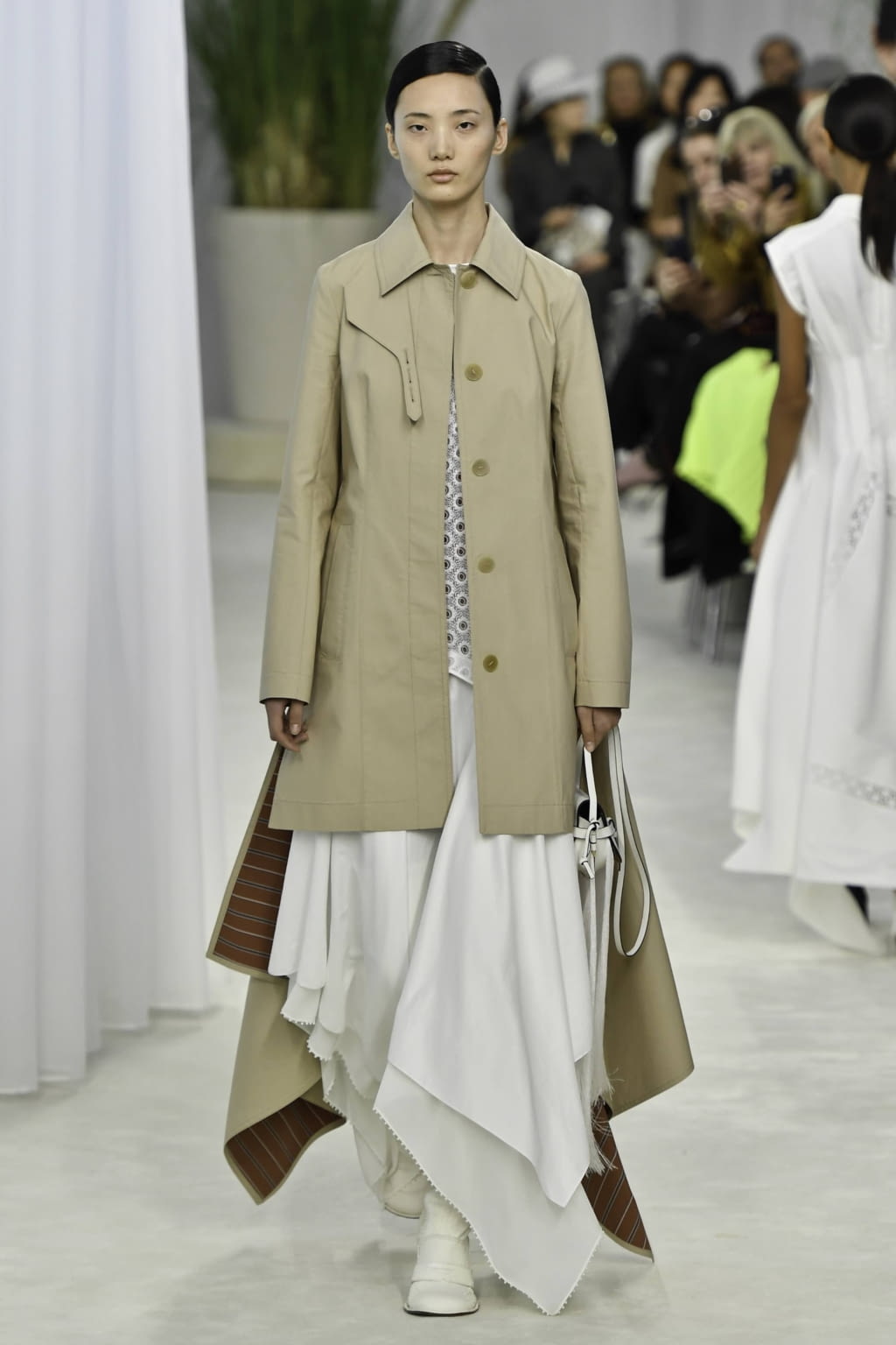 Fashion Week Paris Spring/Summer 2020 look 39 from the Loewe collection womenswear