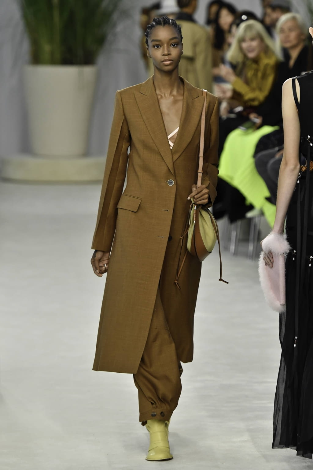 Fashion Week Paris Spring/Summer 2020 look 41 from the Loewe collection womenswear