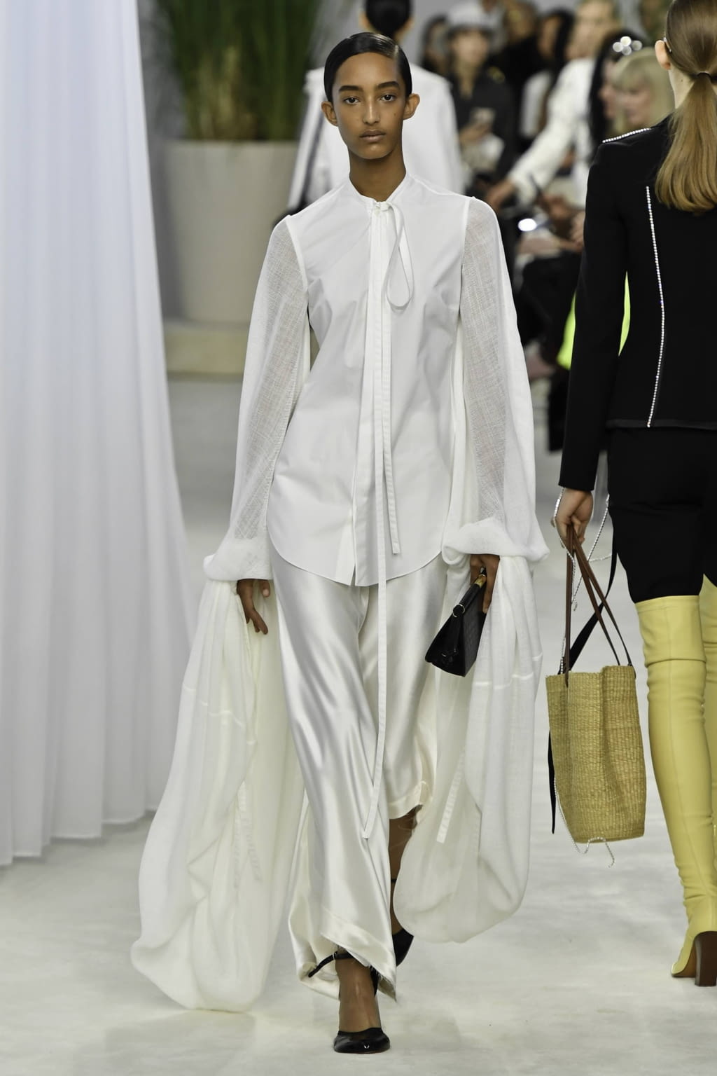 Fashion Week Paris Spring/Summer 2020 look 44 from the Loewe collection womenswear