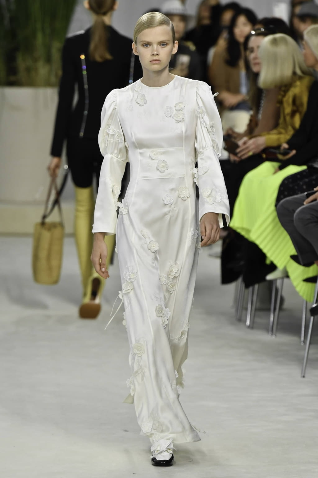 Fashion Week Paris Spring/Summer 2020 look 45 from the Loewe collection womenswear