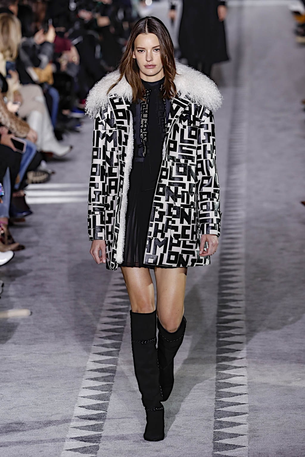 Fashion Week New York Fall/Winter 2019 look 8 from the Longchamp collection 女装
