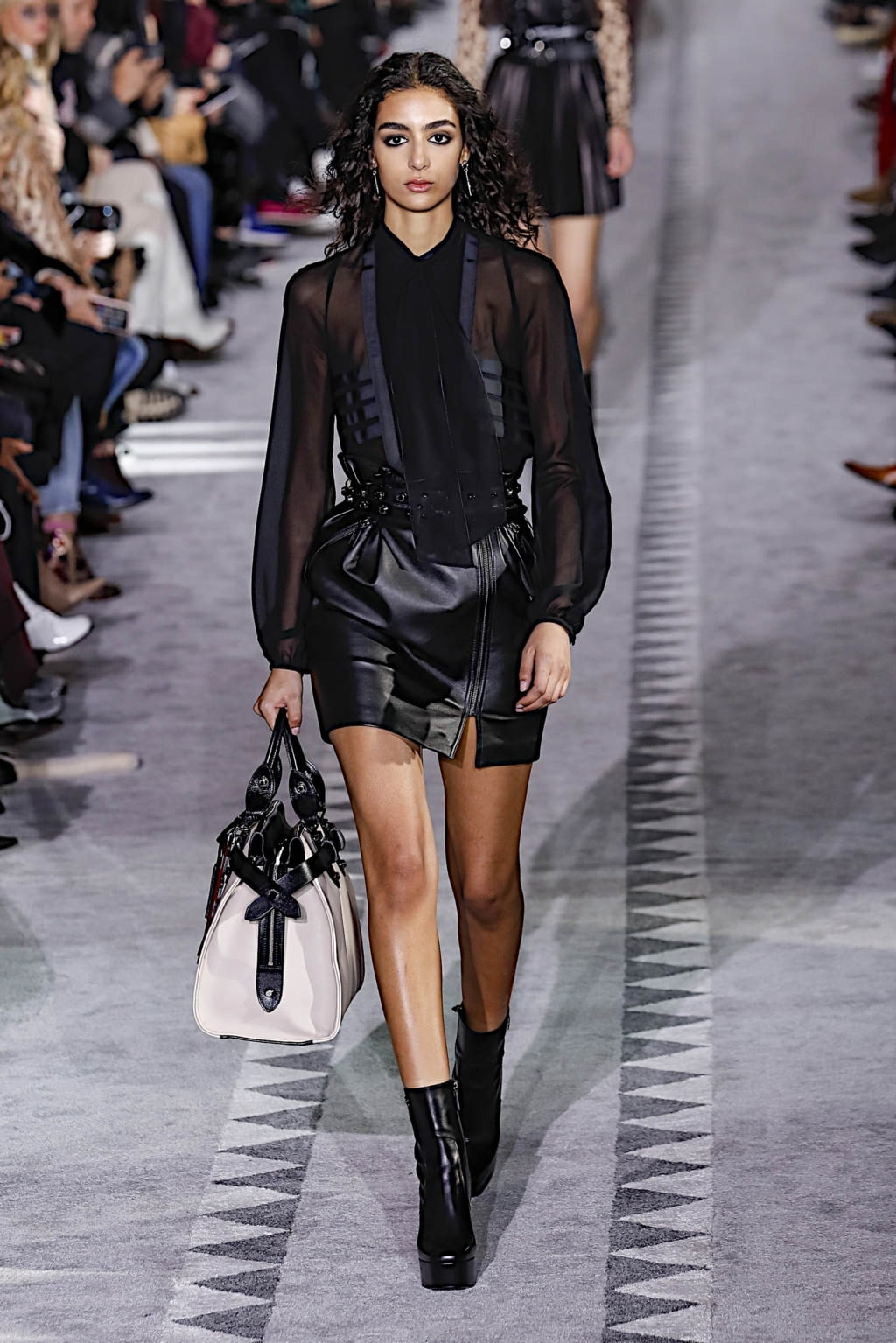 Fashion Week New York Fall/Winter 2019 look 21 from the Longchamp collection 女装
