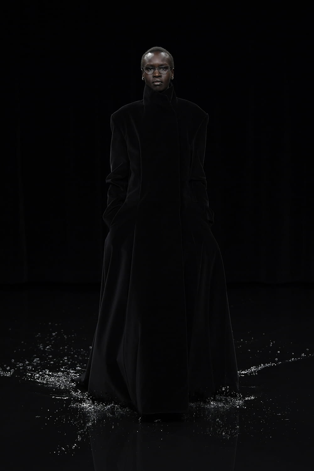 Fashion Week Paris Fall/Winter 2020 look 5 from the Balenciaga collection womenswear