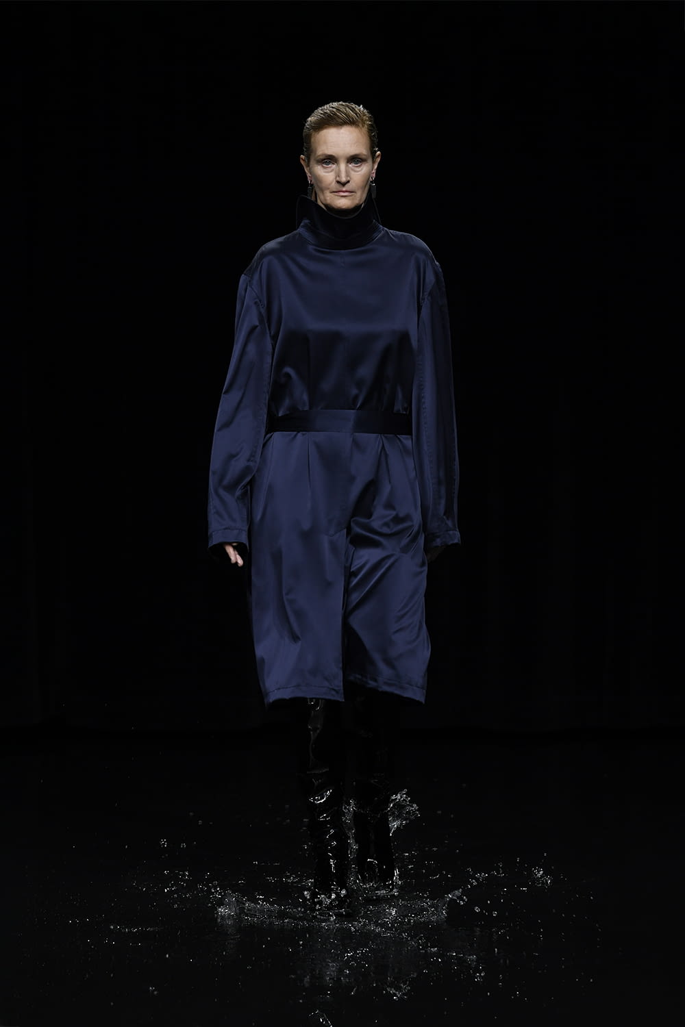 Fashion Week Paris Fall/Winter 2020 look 15 from the Balenciaga collection womenswear