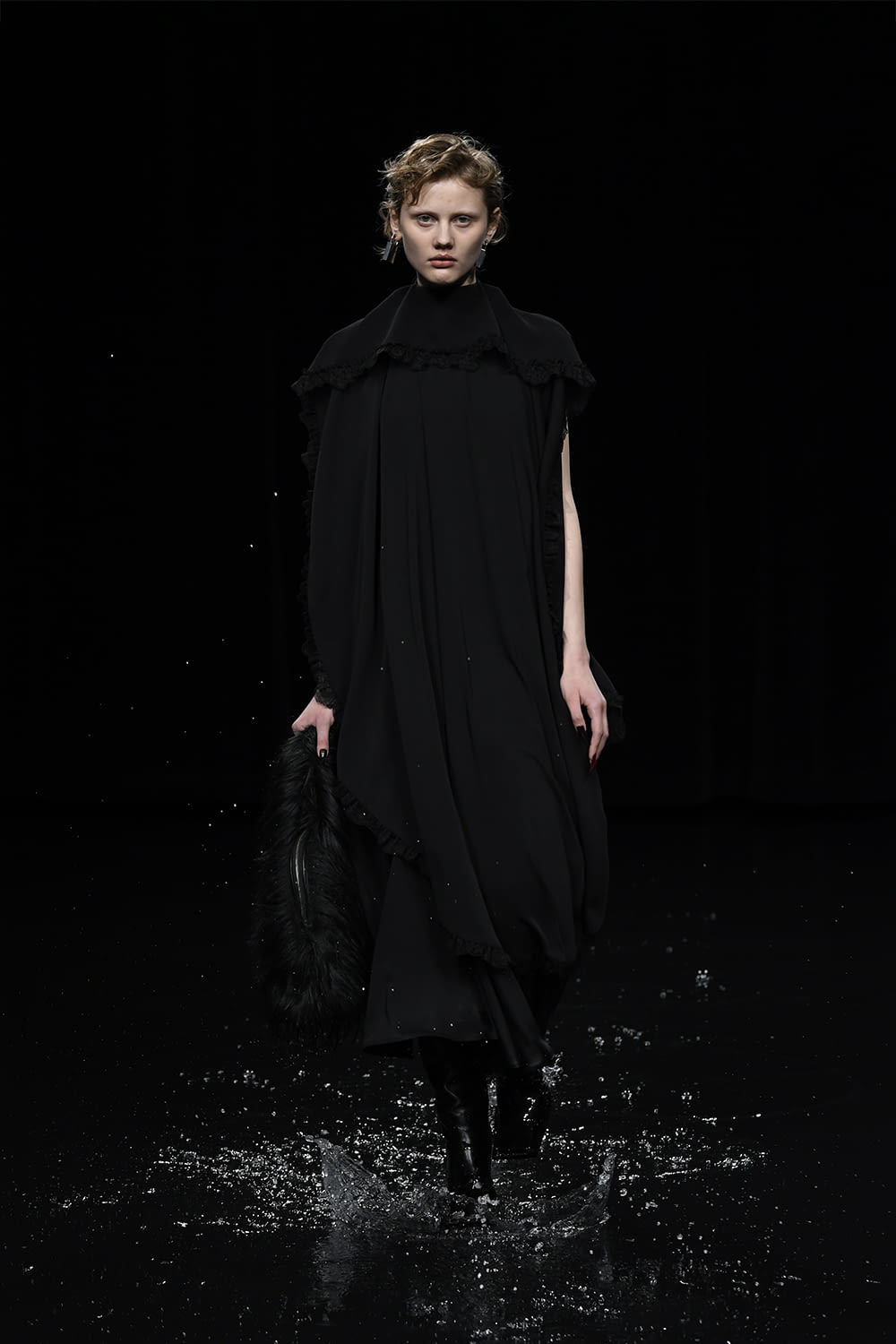 Fashion Week Paris Fall/Winter 2020 look 27 de la collection Balenciaga womenswear