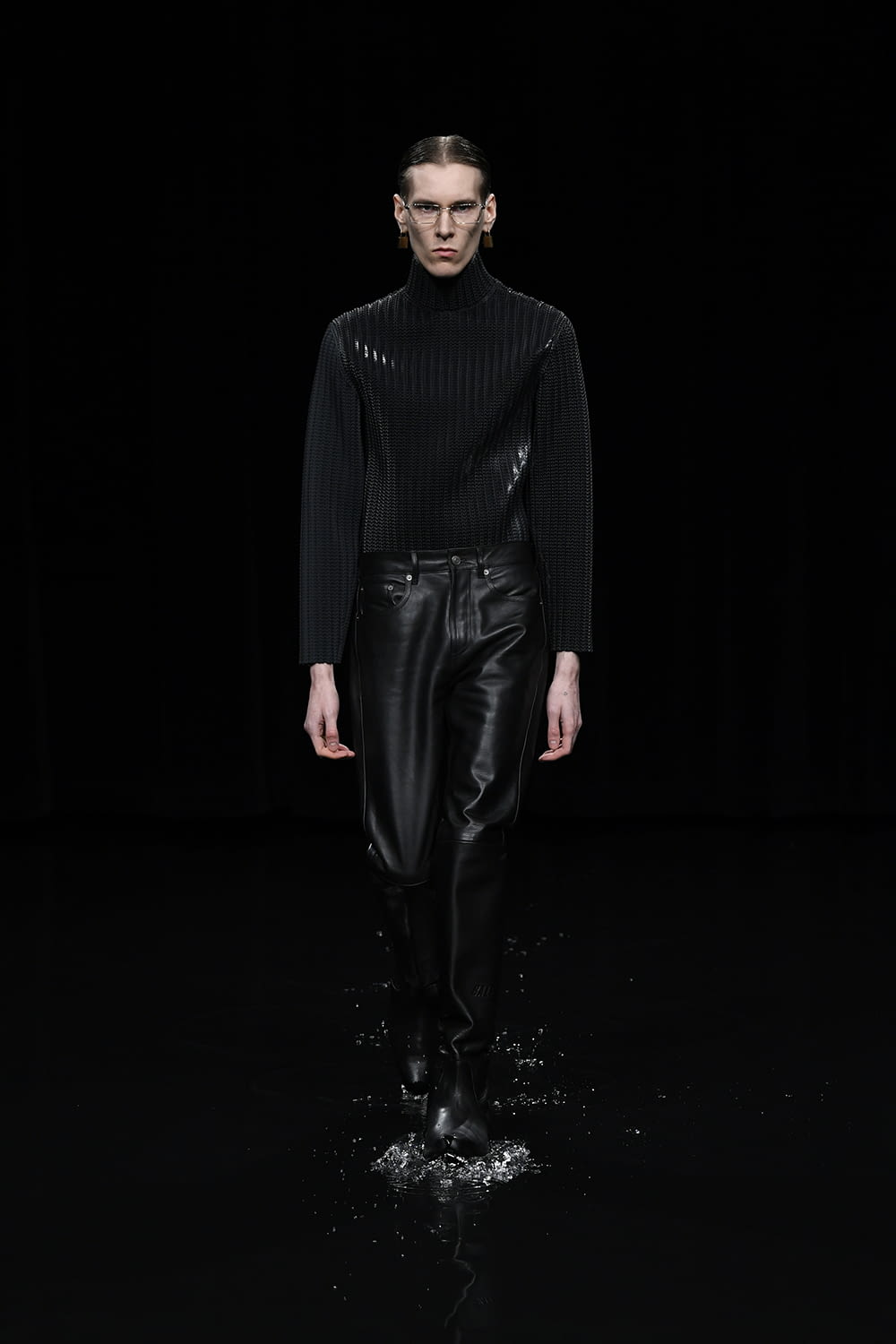 Fashion Week Paris Fall/Winter 2020 look 32 from the Balenciaga collection womenswear