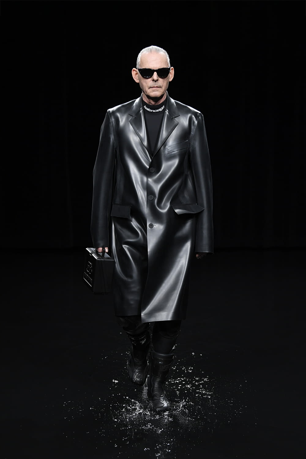 Fashion Week Paris Fall/Winter 2020 look 38 from the Balenciaga collection womenswear