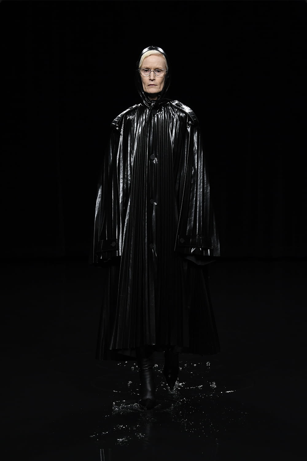 Fashion Week Paris Fall/Winter 2020 look 49 from the Balenciaga collection 女装