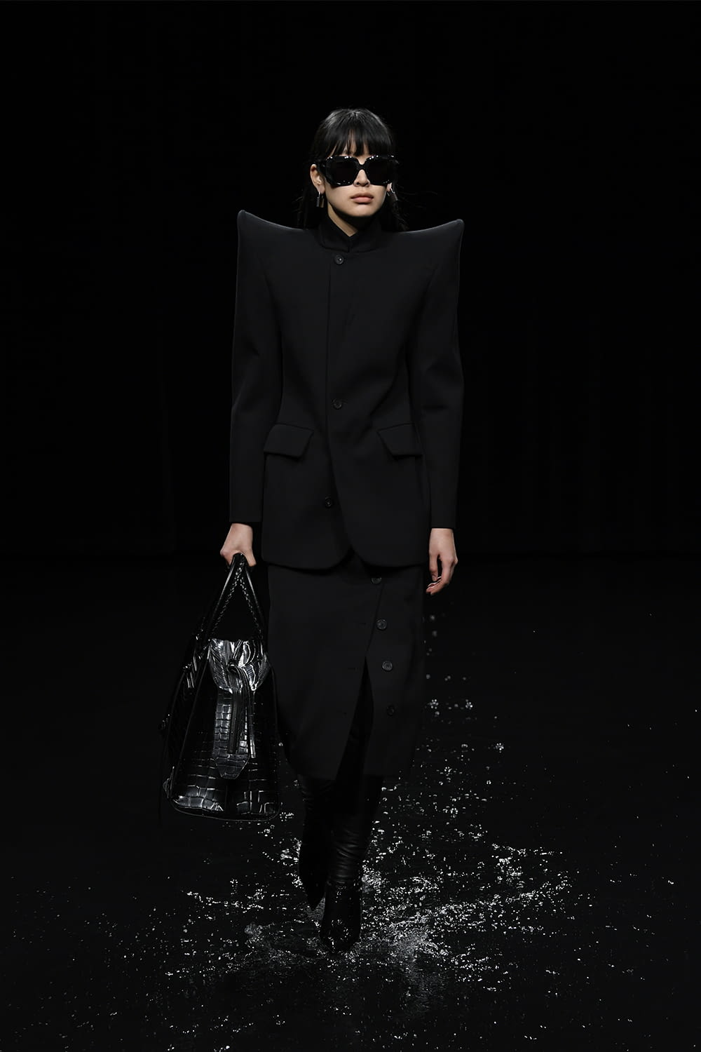 Fashion Week Paris Fall/Winter 2020 look 66 from the Balenciaga collection 女装