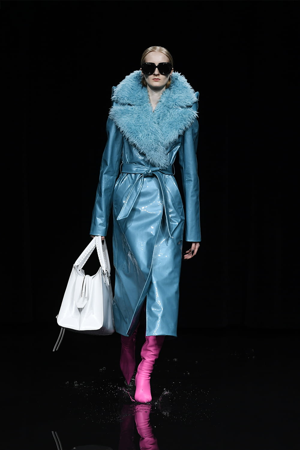 Fashion Week Paris Fall/Winter 2020 look 71 from the Balenciaga collection 女装