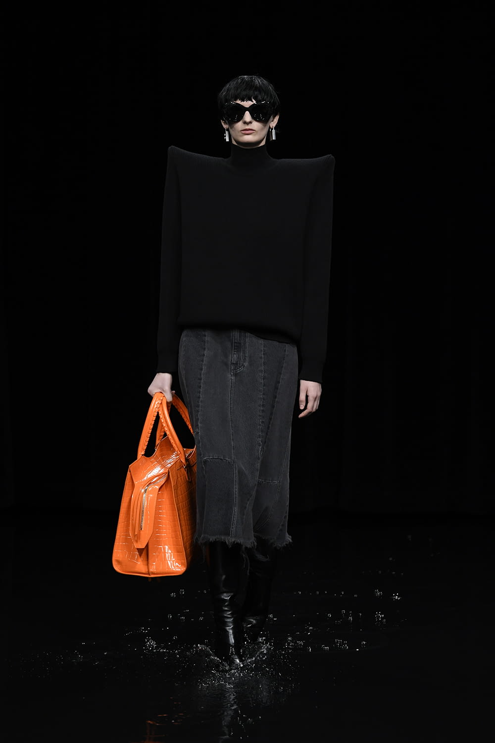 Fashion Week Paris Fall/Winter 2020 look 77 from the Balenciaga collection 女装