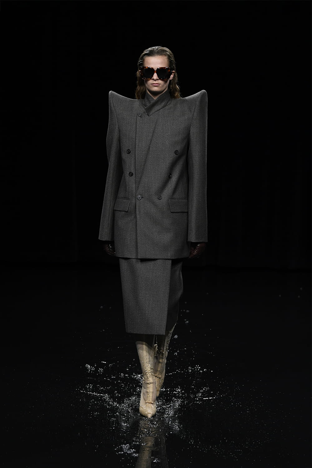 Fashion Week Paris Fall/Winter 2020 look 89 from the Balenciaga collection womenswear