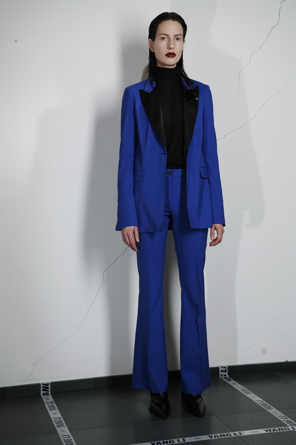 Fashion Week Paris Pre-Fall 2018 look 1 from the Yang Li collection 女装