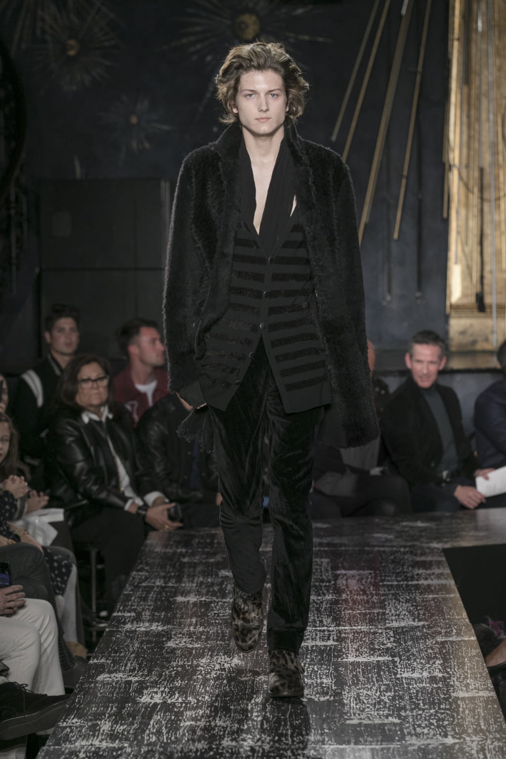 Fashion Week New York Fall/Winter 2017 look 1 from the John Varvatos collection 男装