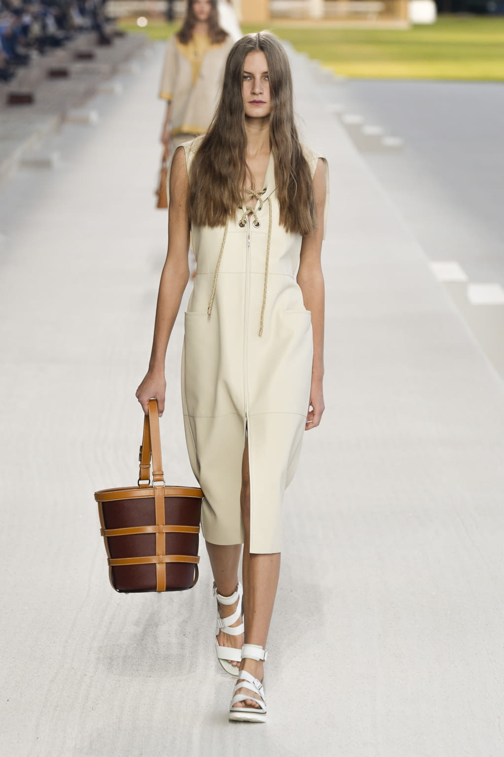 Fashion Week Paris Spring/Summer 2019 look 1 from the Hermès collection 女装
