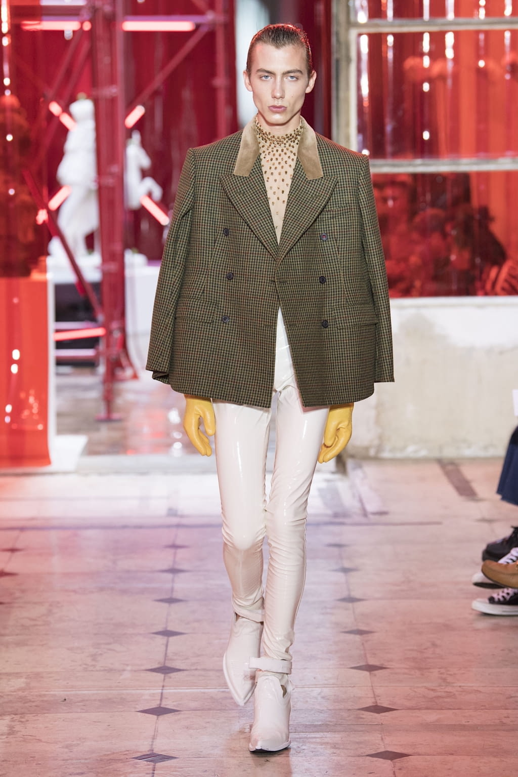 Fashion Week Paris Spring/Summer 2019 look 1 from the Maison Margiela collection menswear
