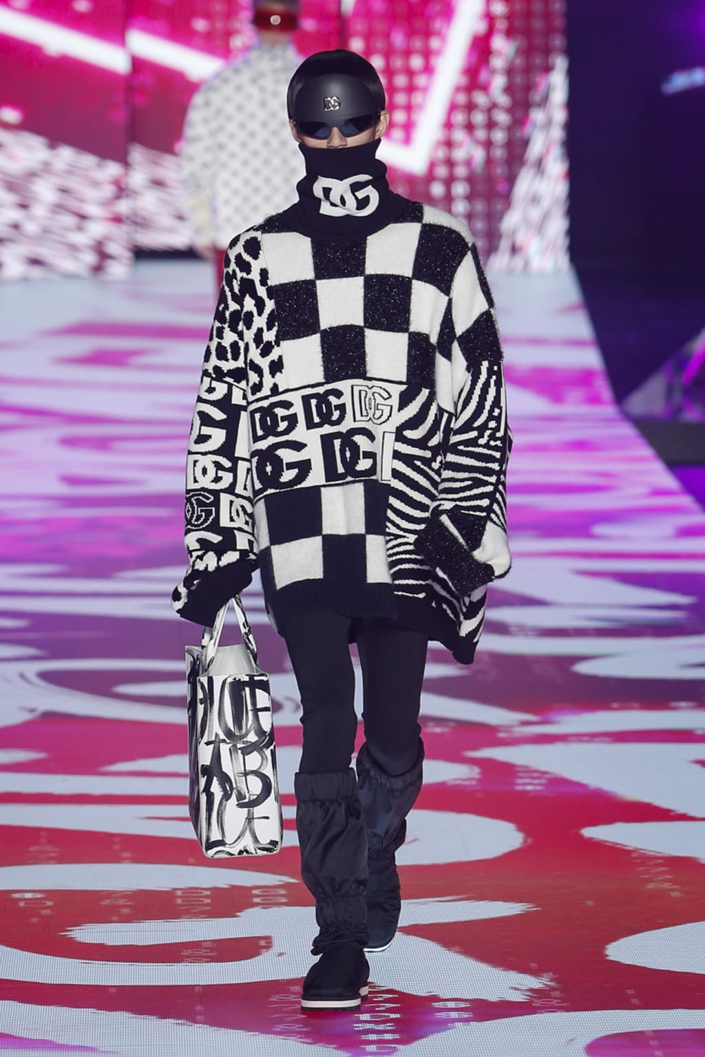 Fashion Week Milan Fall/Winter 2022 look 15 from the Dolce & Gabbana collection menswear