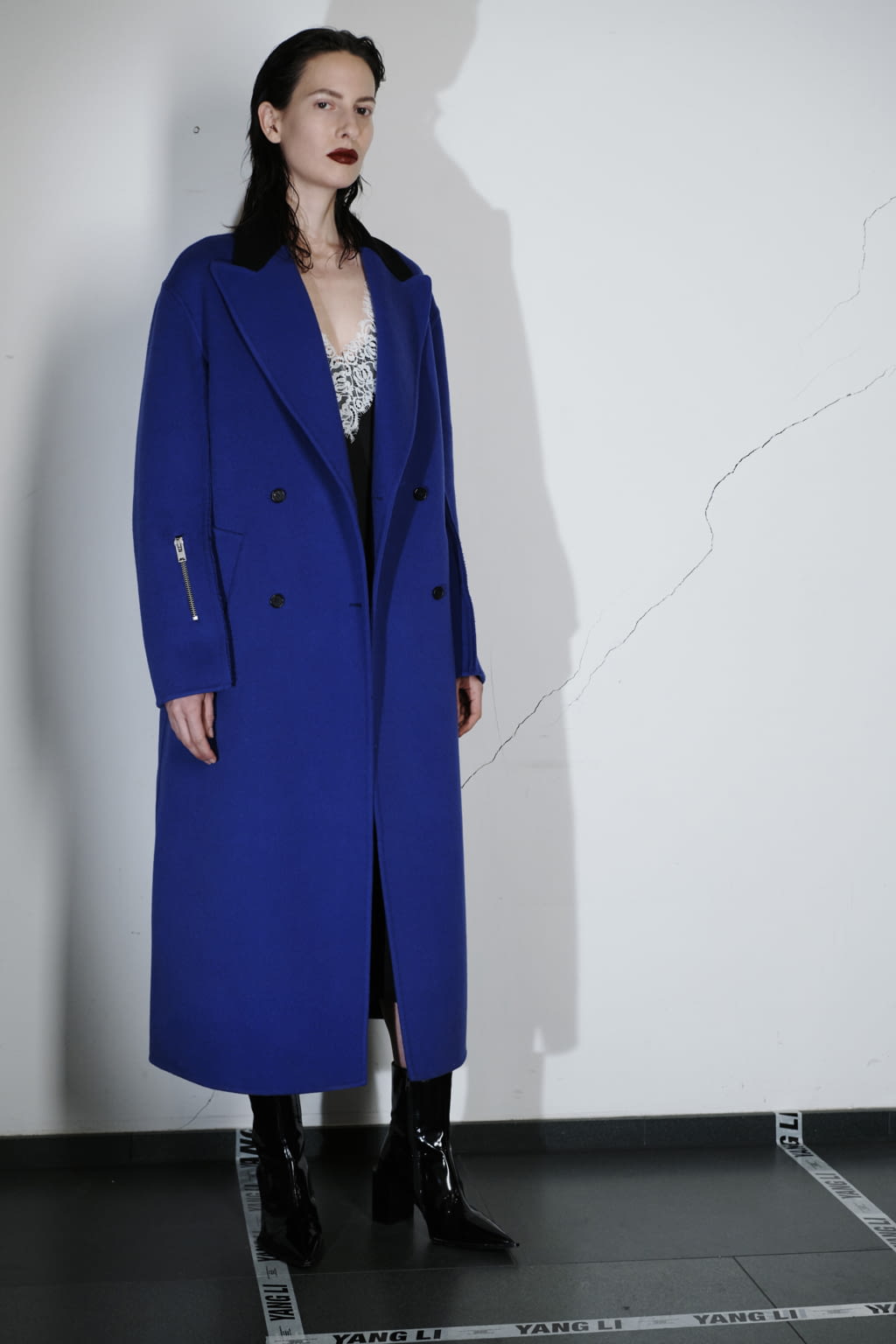 Fashion Week Paris Pre-Fall 2018 look 2 from the Yang Li collection 女装