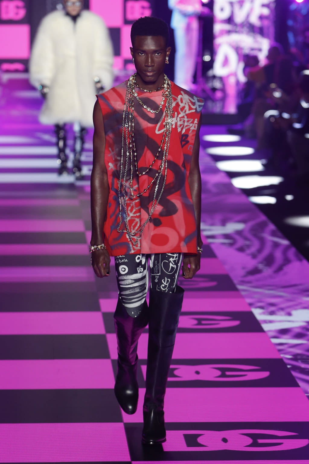 Fashion Week Milan Fall/Winter 2022 look 3 from the Dolce & Gabbana collection menswear