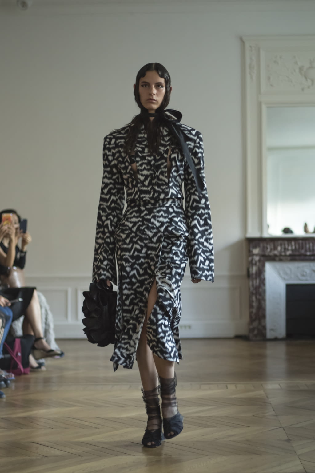 Fashion Week Paris Fall/Winter 2017 look 2 de la collection Hyun Mi Nielsen couture