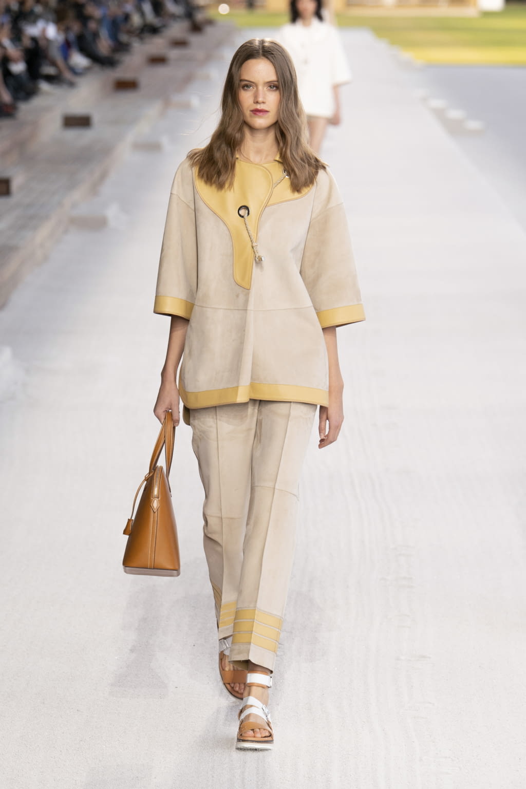 Fashion Week Paris Spring/Summer 2019 look 2 from the Hermès collection womenswear