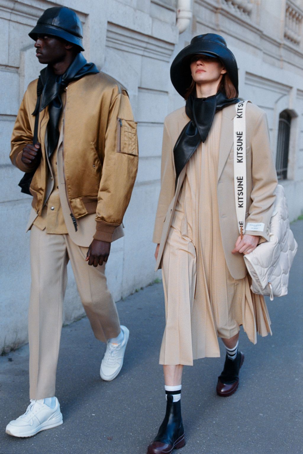 Fashion Week Paris Fall/Winter 2022 look 2 de la collection Maison Kitsuné womenswear