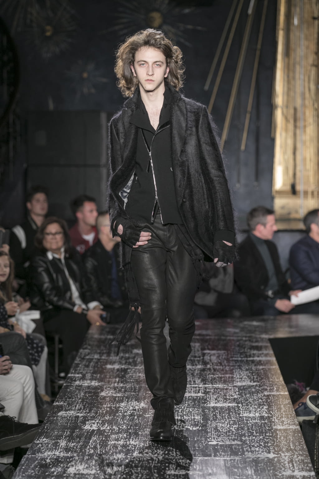 Fashion Week New York Fall/Winter 2017 look 3 from the John Varvatos collection menswear