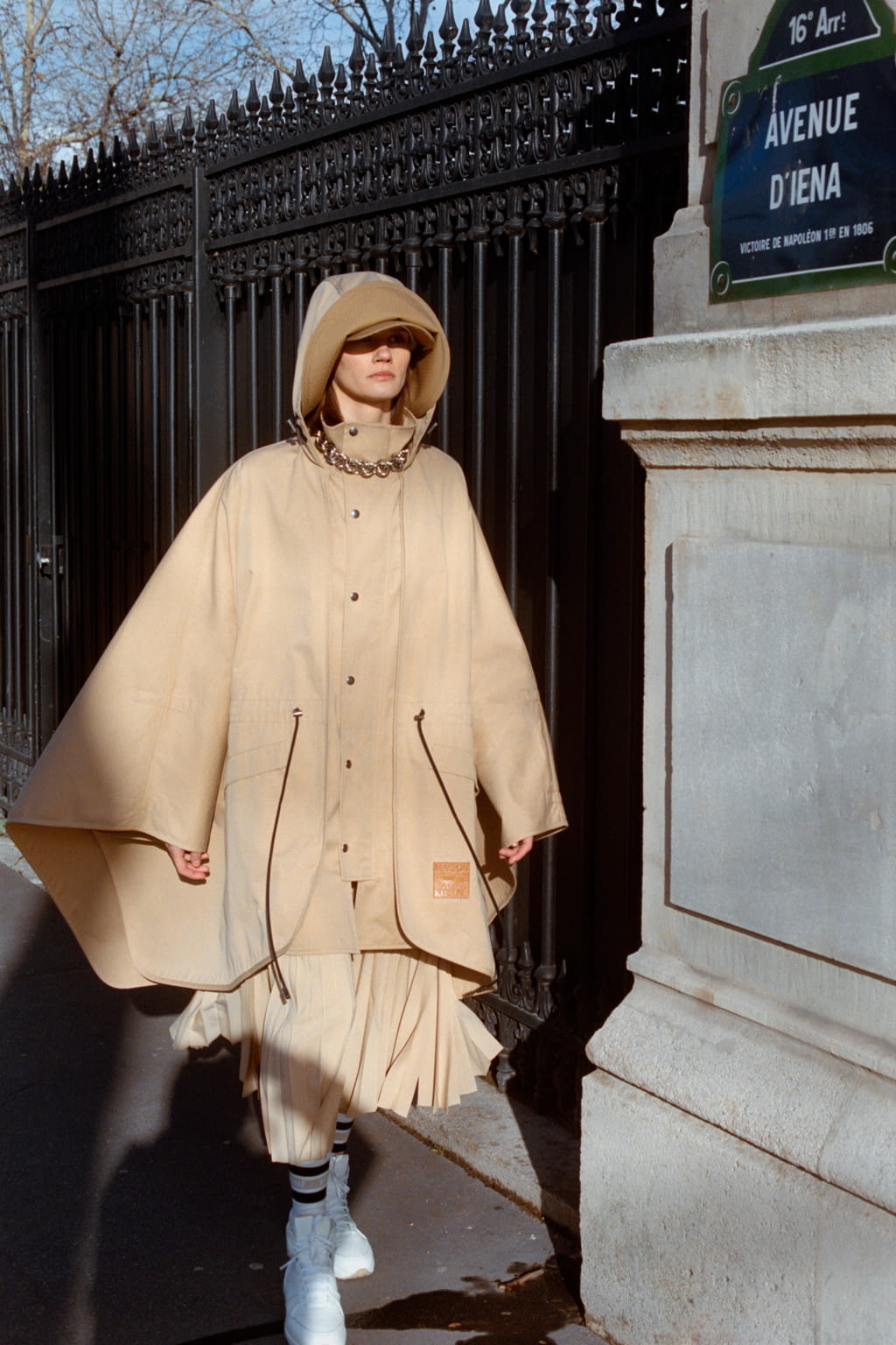 Fashion Week Paris Fall/Winter 2022 look 3 de la collection Maison Kitsuné womenswear